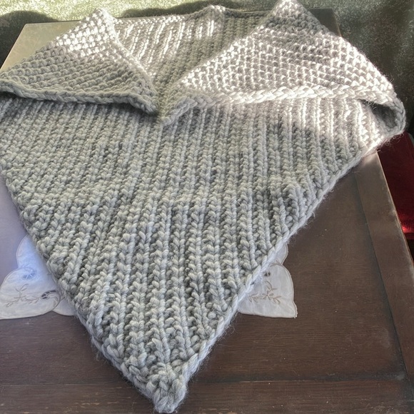 Merino Wool Chunky Shawl - Picture 3 of 8